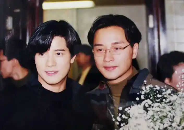 怪不得说王嘉尔有"港气",因为长得像他啊_郭富城_风帅哥_五官