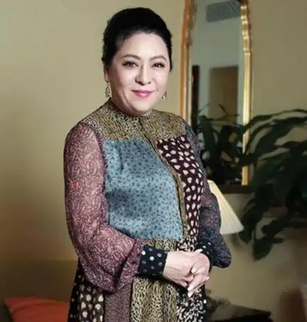 "港圈大姐"陈岚:18岁进歌舞厅,后被向华强宠成宝!