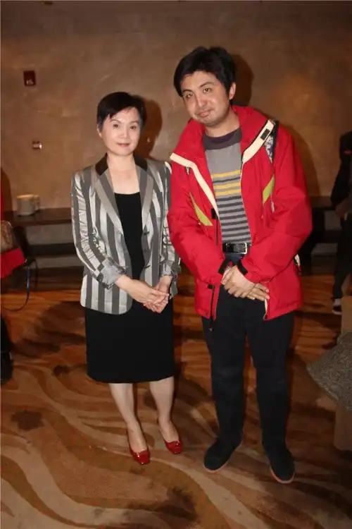 吴冕气质一直高雅,62岁的状态真实又漂亮,脸松垮也有老年斑!