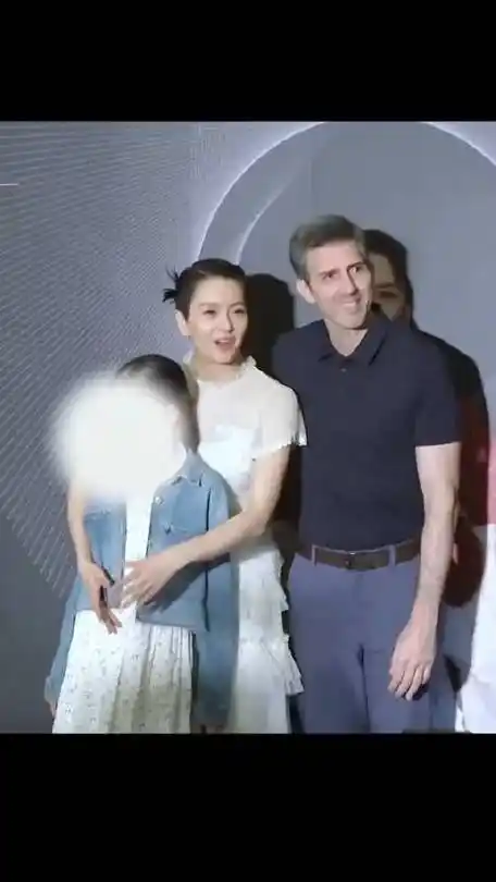 梁咏琪 携老公一家三口亮相活动,曾和郑伊健分开后