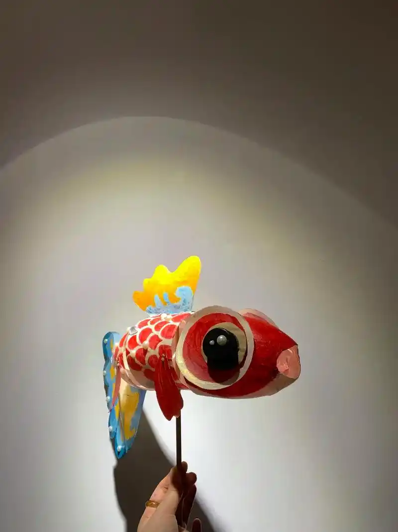 矿泉水瓶子制作的鱼灯.制作参考网络教程#手工制作灯笼 #鱼灯 - 抖音