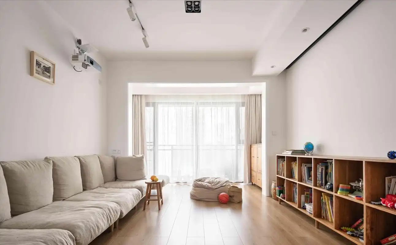 85㎡三居北欧原木风格,两口子的温馨小家