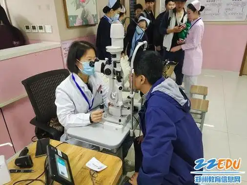 助力高考保驾护航郑州市第十中学组织学生参加高考体检