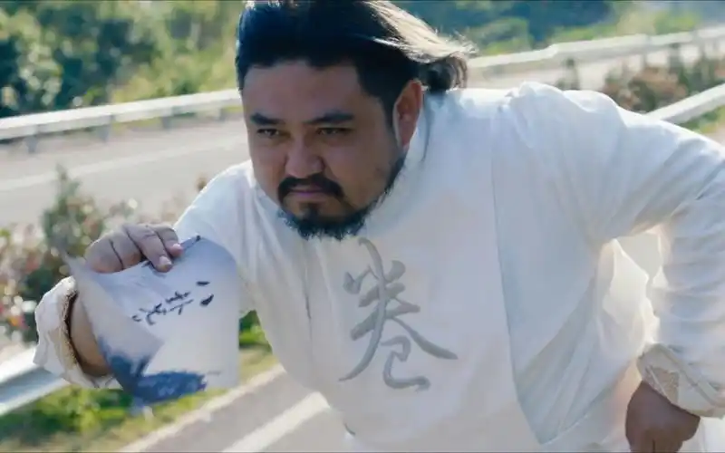 羞羞的铁拳中经典搞笑场面秀念大婶发传单