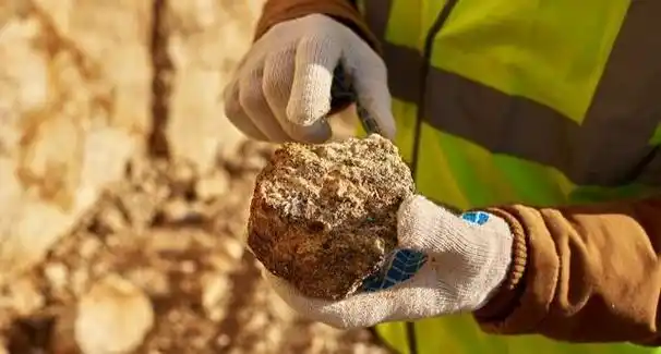 爱尔兰拥有悠久而丰富的金矿开采历史,可以追溯到19世纪,并一直延续到