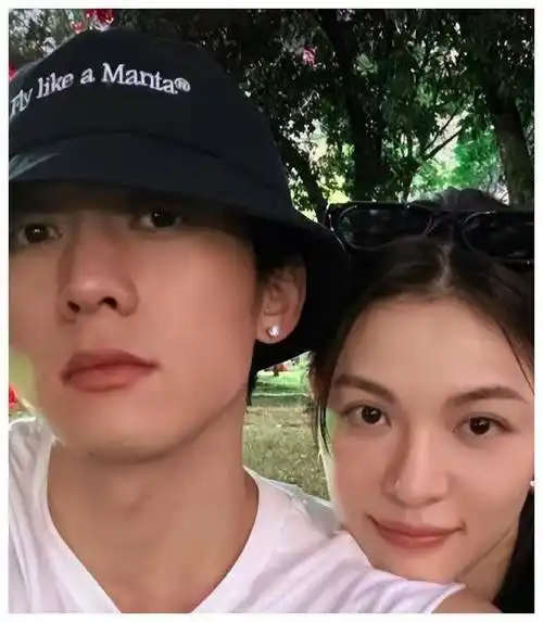 95后小花与长相神似王鹤棣男友被曝恋情,网友热情祝福!
