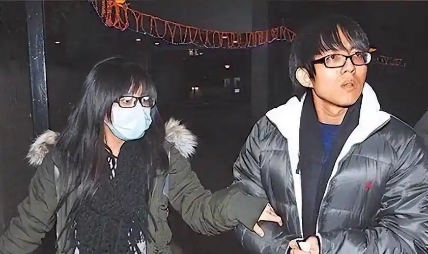 "一战封神"邓紫棋曾被周杰伦退货,初登歌手无人识,靠泡沫爆火_林宥嘉