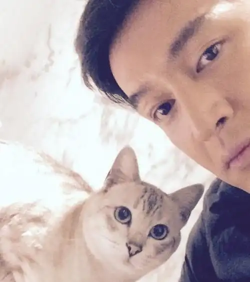 胡歌深夜发文感慨罕见晒自拍照粉丝上次发自拍是几年前