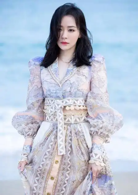 张靓颖痴爱冯轲15年被骗走亿万身家离婚6年后二人天壤之别