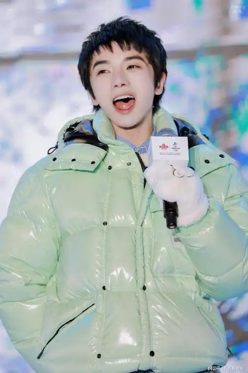 这是华晨宇太可爱了吧网友吐槽实力歌王长成这样太犯规了