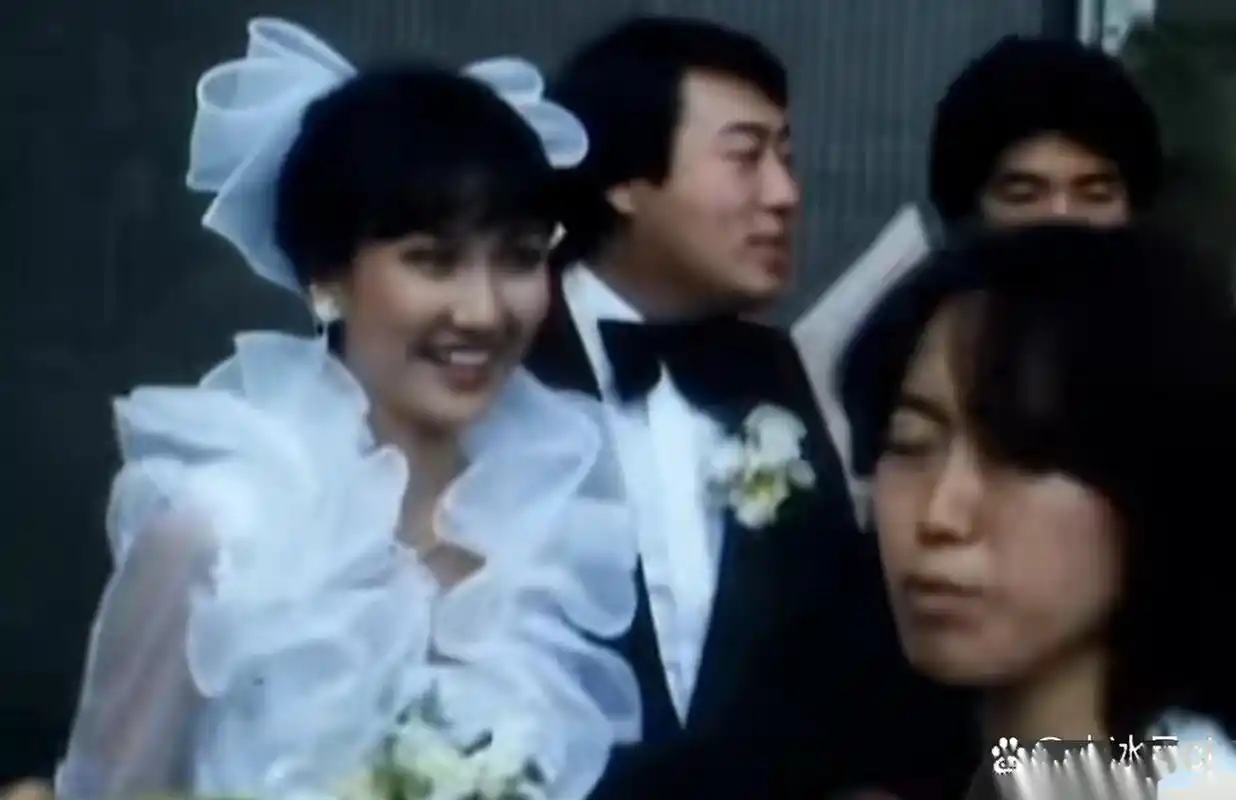 1979年,20岁的陈美琪和马清伟的结婚照.
