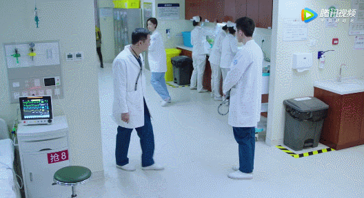 急诊科医生张嘉译走路驼背搞笑背后真相却令人敬佩