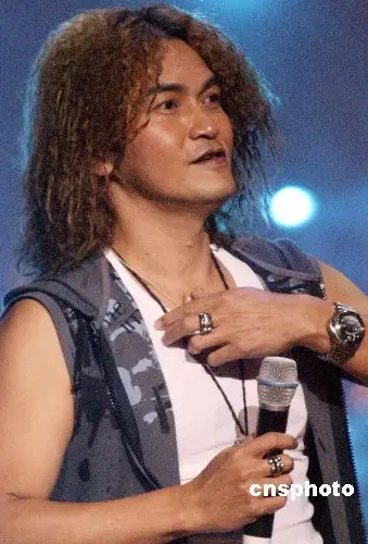 迪克牛仔向老婆公开示爱 显露男人温柔一面(图)