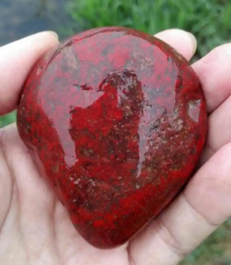 鸡血石原石的辨认方法有哪些