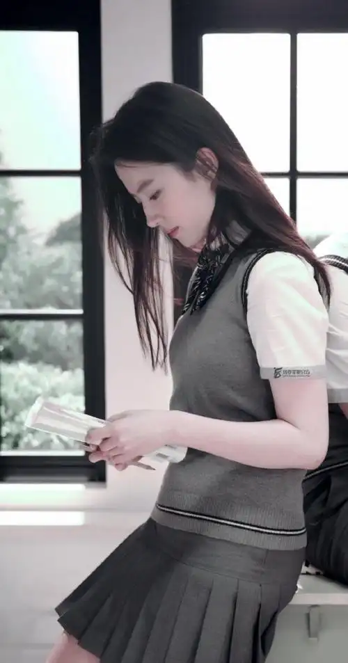 刘亦菲穿校服旧照流出 清纯让人心动