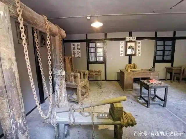 渣滓洞分为内外两院,是军统特务沈醉确定下来的,此处极为紧密,国民党