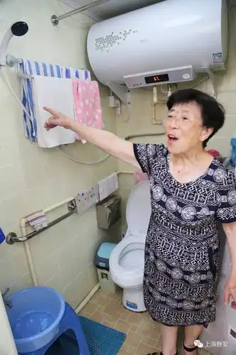 在市中心倒马桶其实我也不想的