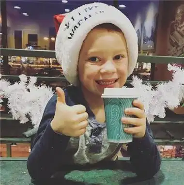 这个刷屏的奶思小男孩是谁奶思小男孩表情包图片大全