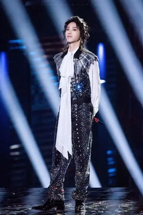 华晨宇全身是钻