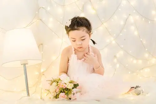 木子姐姐4岁的艺术照终于出来了,这张哭了好久