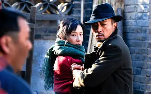 p>《火线三兄弟》由 a target="_blank" href="/item/管虎/6419543"