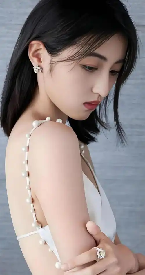 黄多多利落做饭,张子枫旁观时产生"隐秘期待",黄磊充当纽带推微信促成