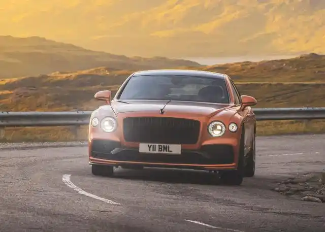 如果你要购买一款超过100万的超豪华轿车,第一个要买的当然是劳斯莱斯