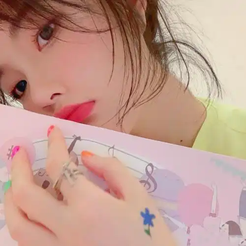 气质美女头像高清图片朋友圈晒图必备自拍照