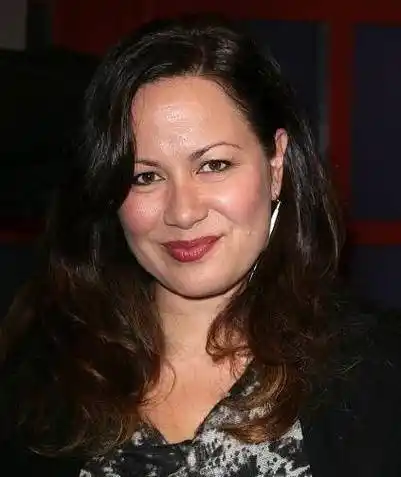 儿子死于谋杀,妻子改嫁徒弟后被抛弃_琳达·埃莫瑞_李国豪_功夫