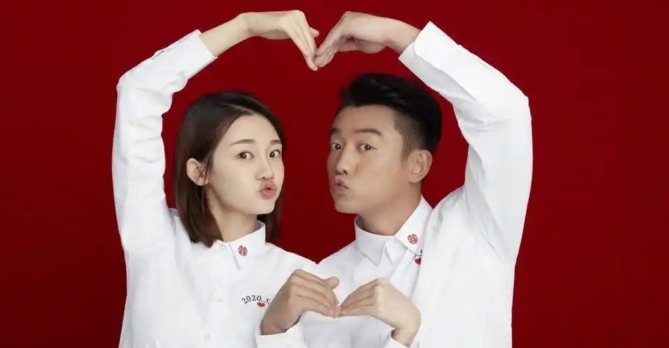 郑恺深情表白新婚妻子,网友喊话"郑恺欠苗苗一个婚礼"_冯小刚_画面