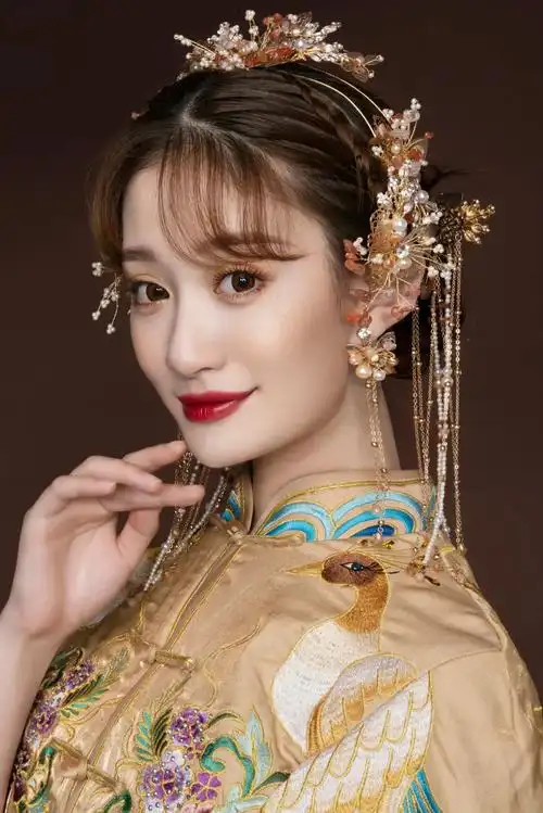 甜美清新,简约气质,为新娘提供更多的选择~▼图片「中式新娘造型」就