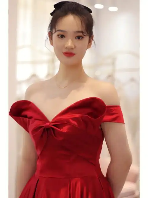 婚礼中必不可缺席的红色敬酒服天津婚纱