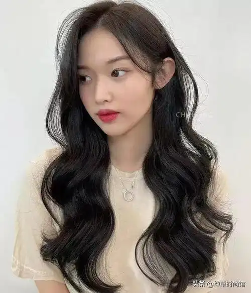 披头发的发型短款,主要看这3个特征
