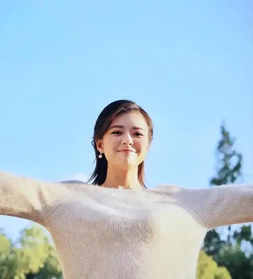 北京卫视主持人陈晨 文娱播报主持人陈晨-佳迪双