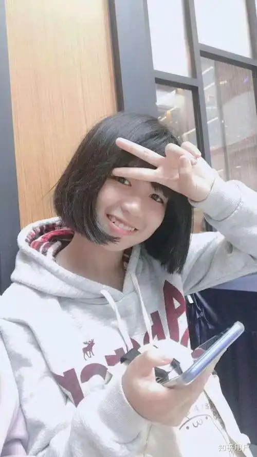 有哪些可爱女生的素颜照?