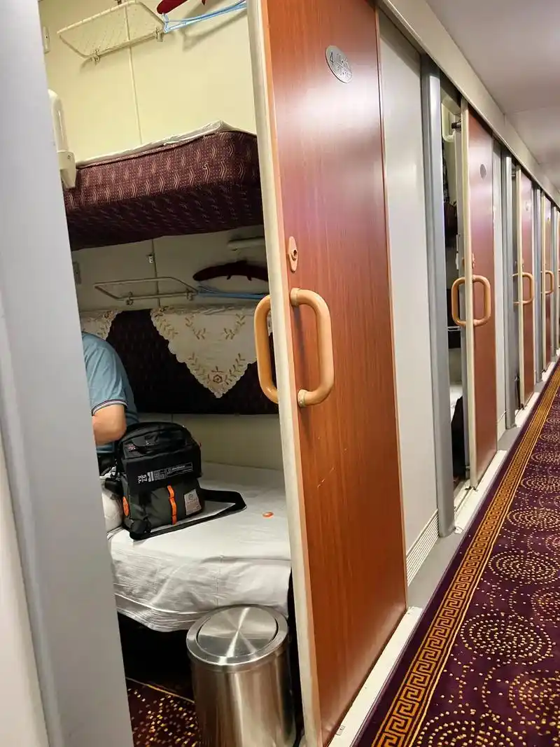坐了十几年的火车,以前不理解那些买高级软卧的人,今天第一次坐 - 抖