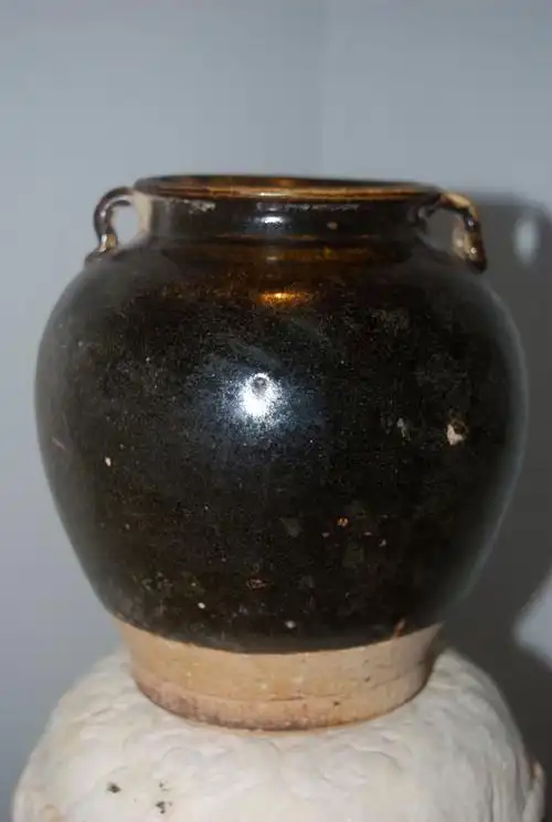  作品名称 唐代耀州窑黑釉双系罐 作品分类 陶瓷紫砂- 瓷鼢