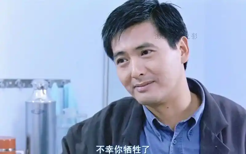 经典电影鼻祖,梁朝伟联手周润发灭掉整个恐怖分子,枪林弹雨过瘾