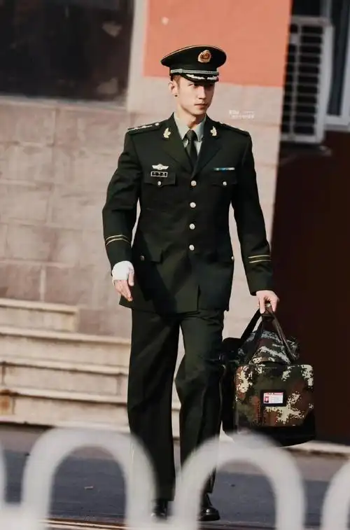 黄景瑜制服领域没输过##黄景瑜行走的衣架子