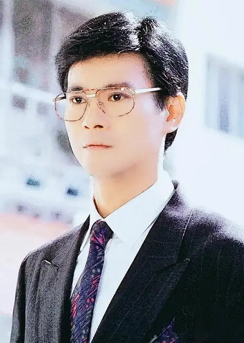 《笑看风云》 | 这是一部由tvb制作的经典时装剧,由曾谨昌监制,郑少秋