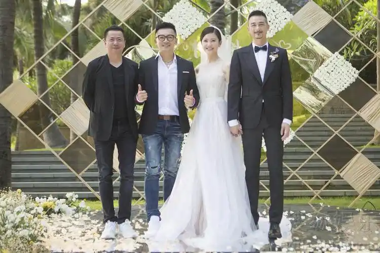 苏有朋王中磊合照.