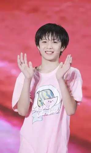 刘耀文十五岁生日快乐,来忆奶文!不用担心,他有在好好长大!