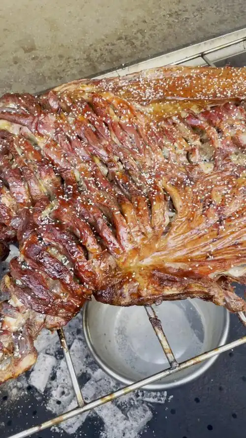 流动烤全羊脆皮烤全羊方圆一百公里你在哪里吃我在哪里烤你几点吃我