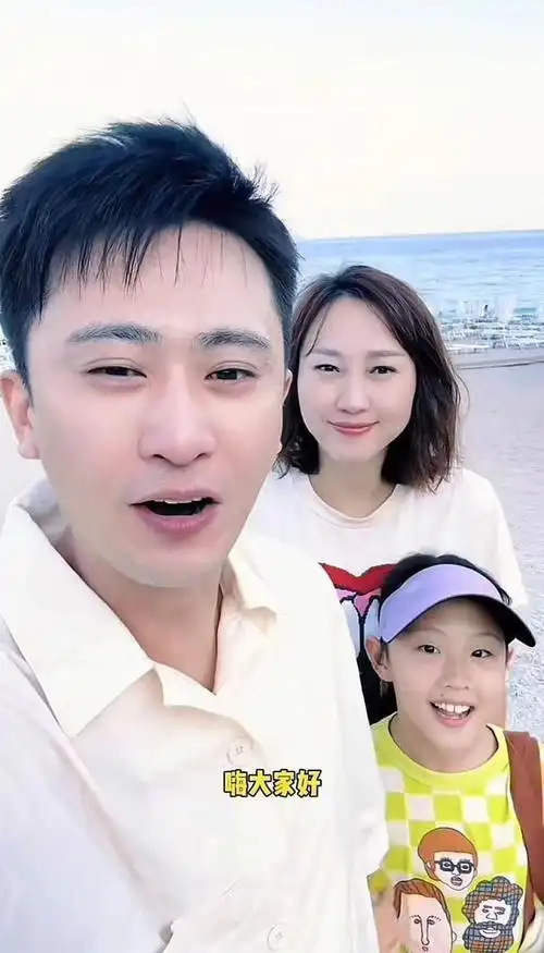 央视杨帆携妻女游土耳其,玩滑翔伞买10多个宝石手镯,老婆大变样|李枫