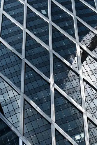 城市的建筑,现代化的办公大楼.用天空反射的抽象背景.