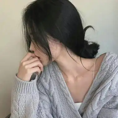 女生头像高级质感干净成熟中透着一点可爱