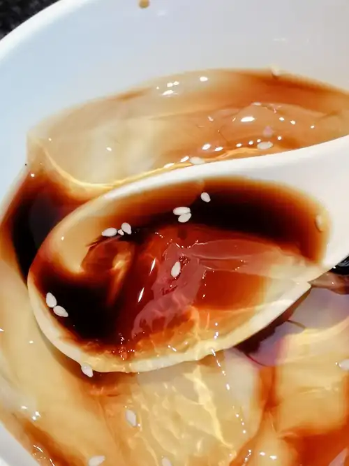 都知道四川的凉粉,香辣爽口,那这个完全颠覆的凉粉,你