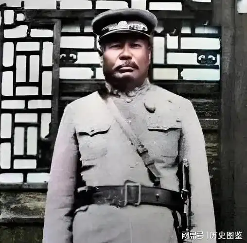 照片中的男子叫汤玉麟他上山当过土匪救过张作霖的命