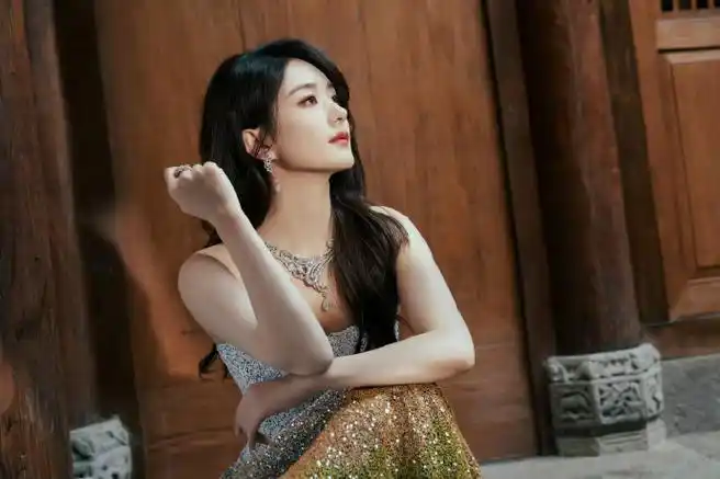 赵丽颖凤尾钻石项链