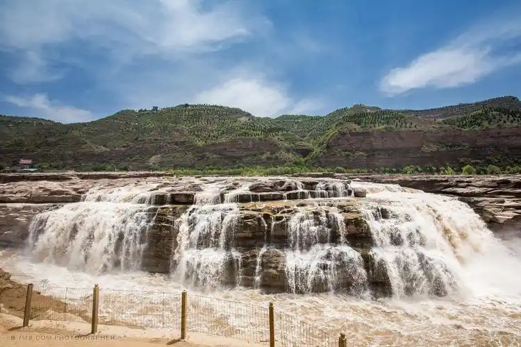 壶口瀑布 风光 自然 蓝天 白云 山西 飞溅 黄色 河流 瀑布 流水 悬崖